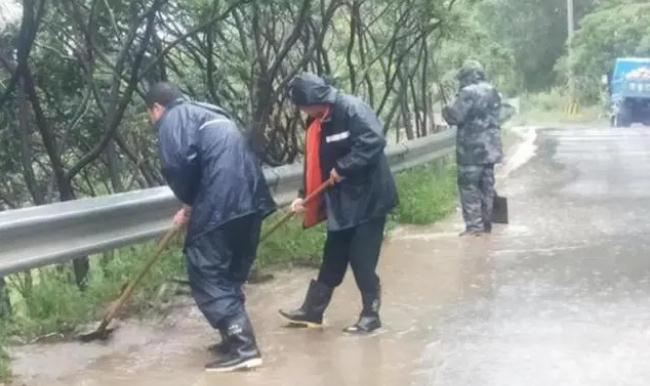 昌平區(qū)十三陵鎮(zhèn)舉辦防汛應急演練 全力以赴筑牢群眾“安全堤”